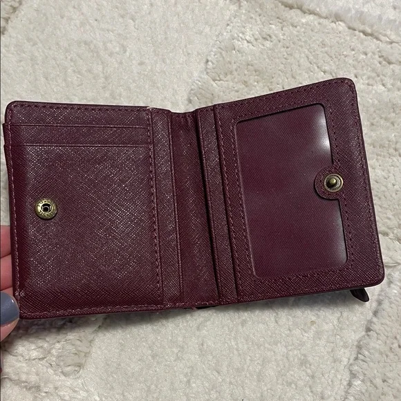 Fossil Burgundy Leather Bi-Fold Wallet - Picture 3 of 7